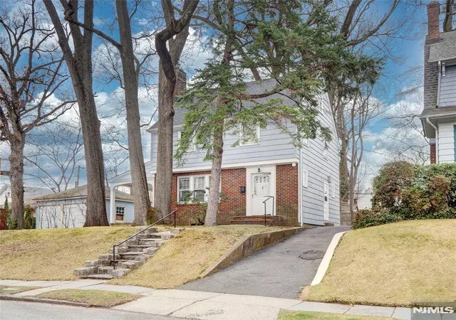 Photo 1 of Sale Pending at 21 Edgewood Rd, East Orange, NJ 07017 | MLS# 26008484 | Listing updated on 2026-03-31
