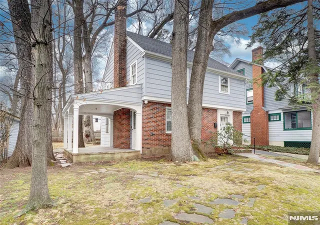 Photo 2 of Sale Pending at 21 Edgewood Rd, East Orange, NJ 07017 | MLS# 26008484 | Listing updated on 2026-03-31