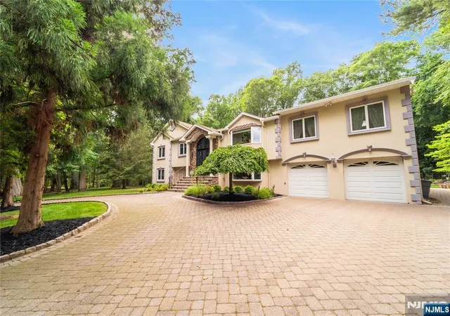 2nd image of 136 Willow Dr, Old Tappan, NJ 07675 | MLS# 26008582