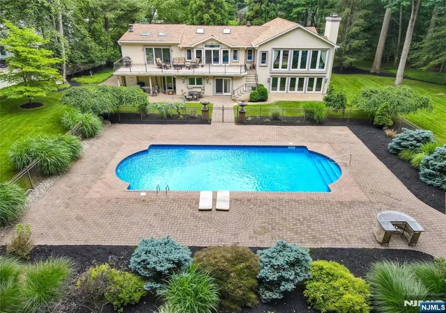 40th image of 136 Willow Dr, Old Tappan, NJ 07675 | MLS# 26008582