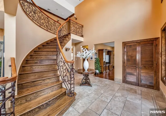 3rd image of 10 Fox Ter, Cliffside Park, NJ 07010 | MLS# 26008795