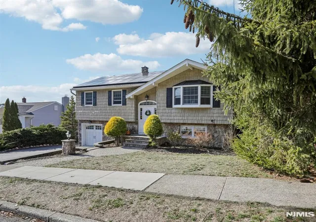 Photo 1 of Sale Pending at 27 Borman Dr, Wanaque, NJ 07465 | MLS# 26009299 | Listing updated on 2026-04-17