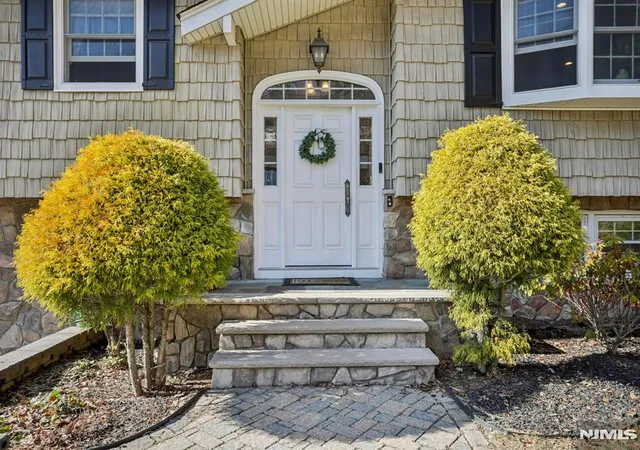 Photo 3 of Sale Pending at 27 Borman Dr, Wanaque, NJ 07465 | MLS# 26009299 | Listing updated on 2026-04-17