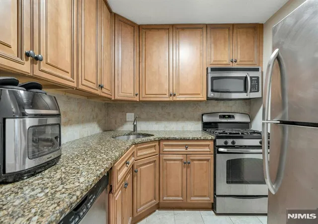 Homes for sale in Fort Lee, NJ | 555 North Ave #12 A, Fort Lee, NJ 07024 | MLS# 26009317
