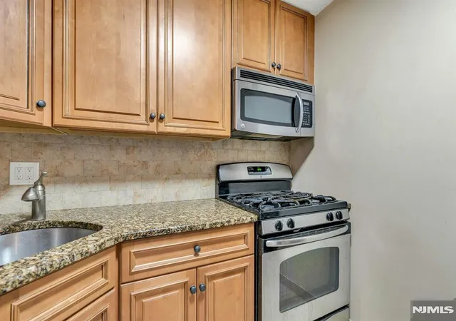 Homes for sale in Fort Lee, NJ | 555 North Ave #12 A, Fort Lee, NJ 07024 | MLS# 26009317