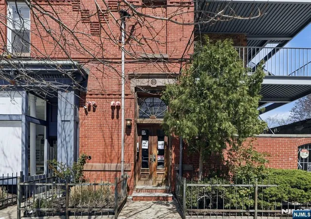 2nd image of 278 Monmouth St, Jersey City, NJ 07302