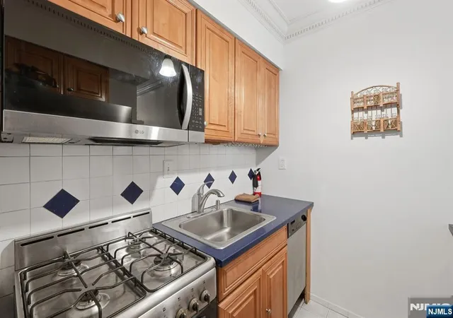 4th image of 278 Monmouth St #201, Jersey City, NJ 07302 | MLS# 26009365