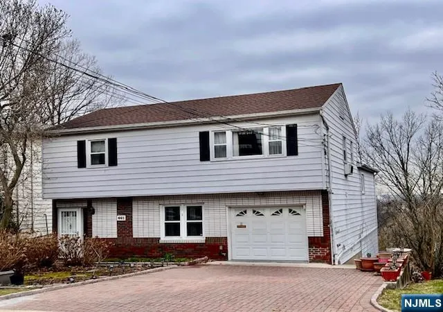Photo 1 of Sale Pending at 661 Clinton Pl, Ridgefield, NJ 07657 | MLS# 26009480 | Listing updated on 2026-07-27