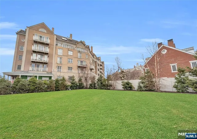 2nd image of 101 Shearwater Ct #25, Jersey City, NJ 07305 | MLS# 26009641