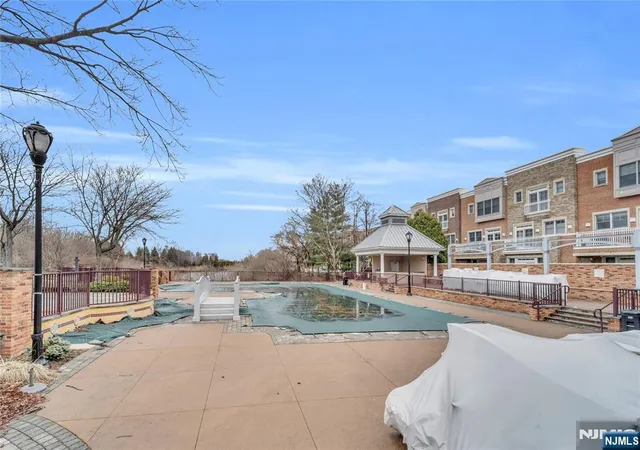 2nd image of 101 Shearwater Ct, Jersey City, NJ 07305