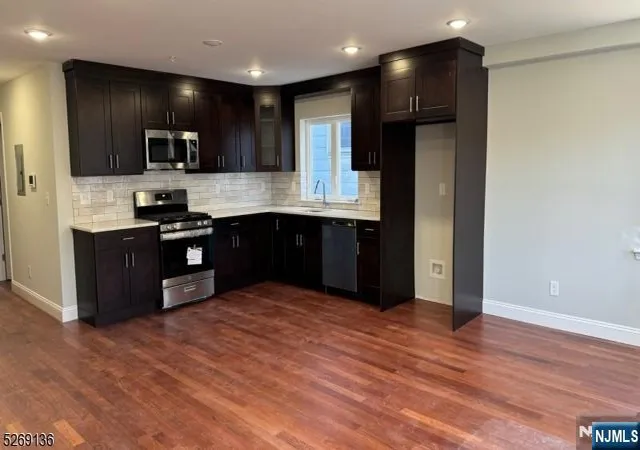 3rd image of 562 11Th St, Newark, NJ 07107 | MLS# 26009694