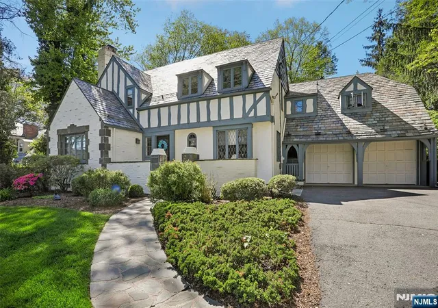 Homes for sale in Ho Ho Kus, NJ | 45 Wyncote Rd, Ho Ho Kus, NJ 07423 | MLS# 26009732