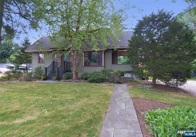 Homes for sale in Ridgewood, NJ | 429 Sterling Pl, Ridgewood, NJ 07450 | MLS# 26009771