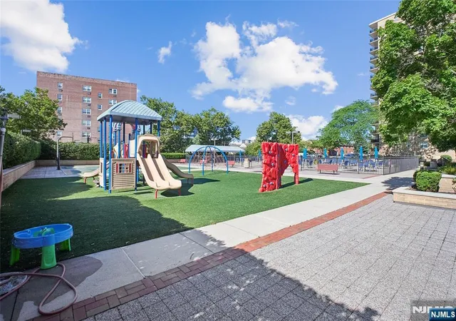 Homes for sale in Fort Lee, NJ | 2200 Central, Fort Lee, NJ 07024 | Houzeo