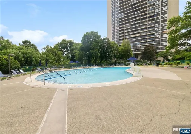 2nd image of 1 Horizon Dr, Fort Lee, NJ 07024