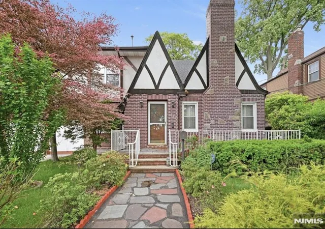 Homes for sale in Ridgefield, NJ | 497 Oakdene Ave, Ridgefield, NJ 07657 | MLS# 26009909