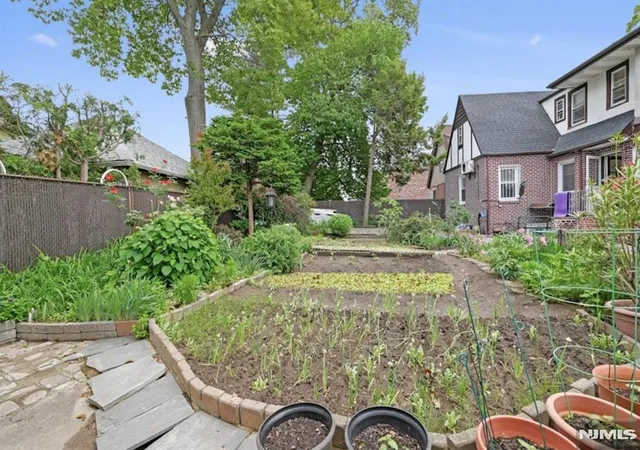 Homes for sale in Ridgefield, NJ | 497 Oakdene Ave, Ridgefield, NJ 07657 | MLS# 26009909