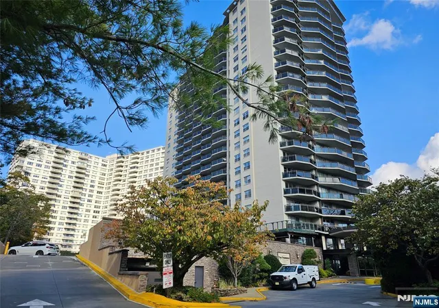 Photo 2 of Condo for sale at 2077 Center Ave #22H, Fort Lee, NJ 07024 | MLS# 26009935 | Listing updated on 2026-08-28