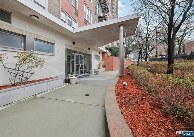 Homes for sale in Fort Lee, NJ | 2160 Ctr Ave, Fort Lee, NJ 07024