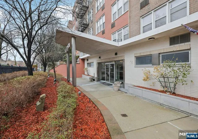 Homes for sale in Fort Lee, NJ | 2160 Ctr Ave, Fort Lee, NJ 07024