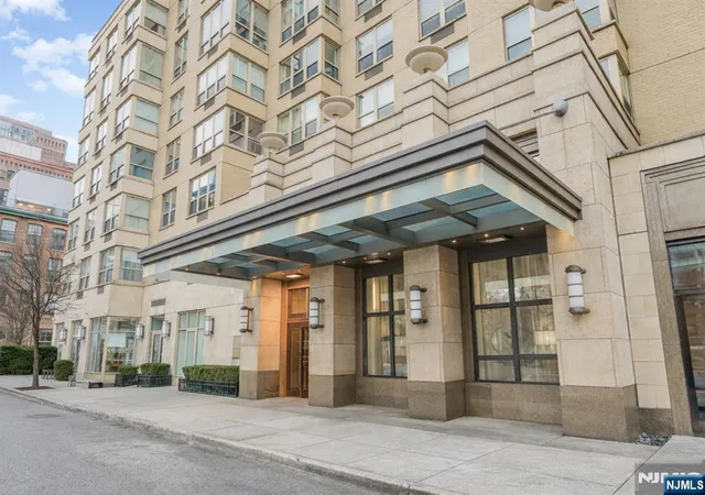Homes for sale in Jersey City, NJ | 88 Morgan Street, Jersey City, NJ 07302 | Houzeo