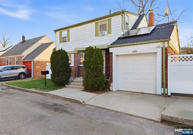 3rd image of 1490 Champlain Sq, Teaneck, NJ 07666 | MLS# 26010170