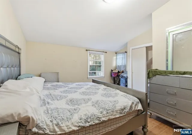 4th image of 1490 Champlain Sq, Teaneck, NJ 07666 | MLS# 26010170