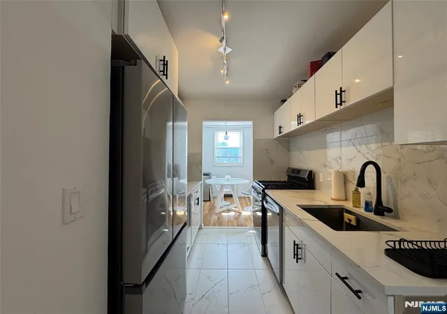Condominium at 2160 Center Ave #4G, Fort Lee, NJ 07024 | MLS# 26010272 | | Sold on 2026-04-27