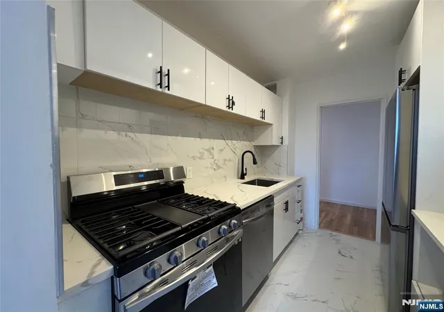 Photo 1 of Condominium at 2160 Center Ave #4G, Fort Lee, NJ 07024 | MLS# 26010272 | | Sold on 2026-04-27