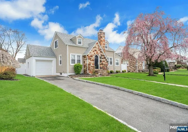 Homes for sale in North Plainfield, NJ | 162 Norwood Ave, North Plainfield, NJ 07060 | MLS# 26010286