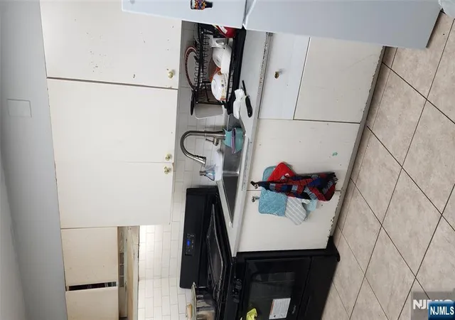 Listing Photo 5 - Condo for sale in building located at 6 Alliotts Pl, Palisades Park, NJ 07650