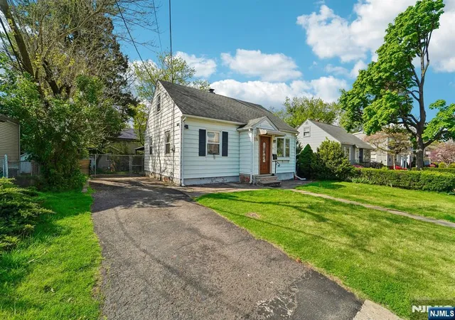 Homes for sale in Fair Lawn, NJ | 31-18 Norwood Dr, Fair Lawn, NJ 07410 | MLS# 26010551
