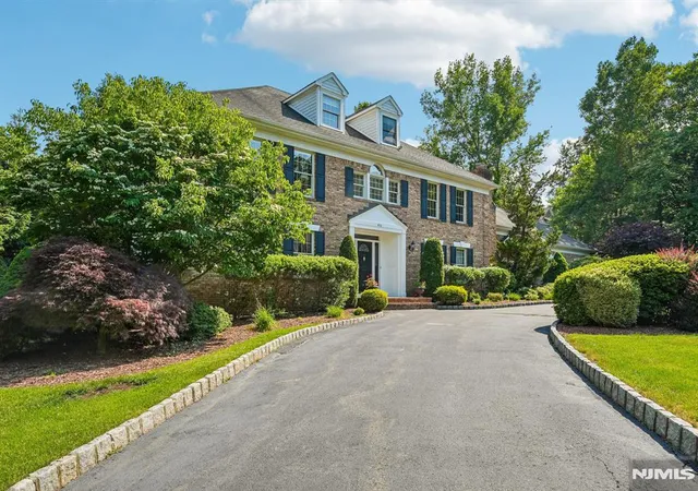 Homes for sale in Franklin Lakes, NJ | 416 Devonshire Dr, Franklin Lakes, NJ 07417 | MLS# 26010615
