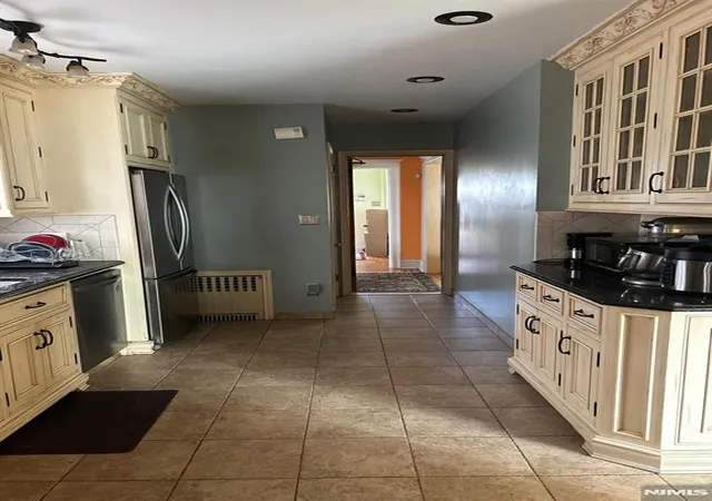 Homes for sale in Cliffside Park, NJ | 521 Olympia Ave, Cliffside Park, NJ 07010 | MLS# 26010617