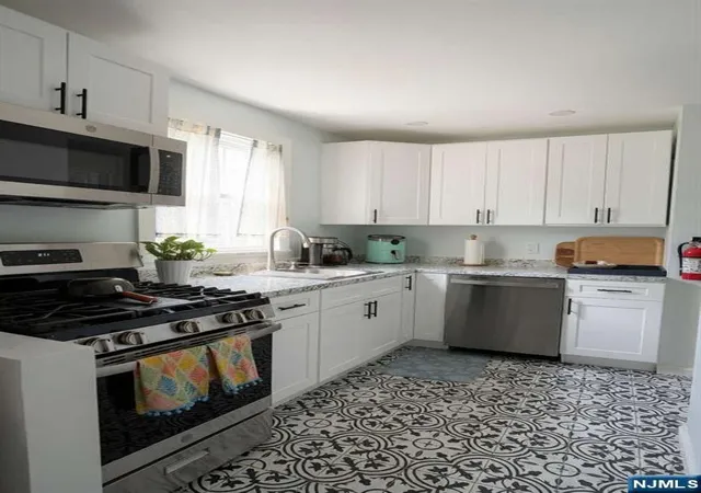 3rd image of 293 Elmwood Ave #A, Maplewood, NJ 07040 | MLS# 26010632