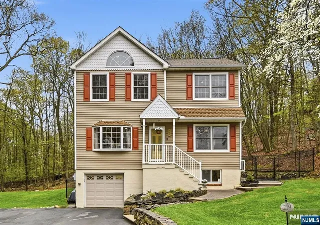 Homes for sale in Wanaque, NJ | 219 Snake Den Rd, Wanaque, NJ 07465 | MLS# 26010752