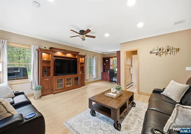 Homes for sale in Wanaque, NJ | 219 Snake Den Rd, Wanaque, NJ 07465 | MLS# 26010752