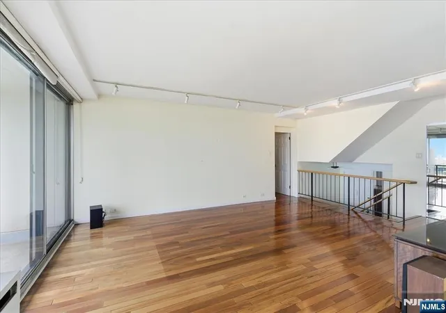 Photo 3 of Sale Pending at 2 Horizon Rd #1214, Fort Lee, NJ 07024 | MLS# 26010851 | Listing updated on 2026-09-11