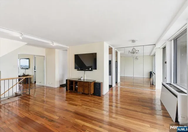 Photo 3 of Sale Pending at 2 Horizon Rd #1214, Fort Lee, NJ 07024 | MLS# 26010851 | Listing updated on 2026-09-11