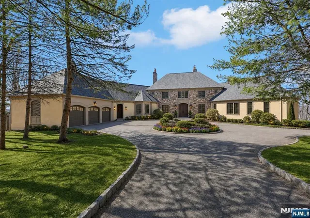 1st image of 29 Hilltop Rd, Kinnelon Borough, NJ 07405 | MLS# 26010991