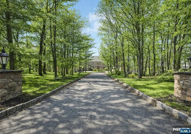3rd image of 29 Hilltop Rd, Kinnelon Borough, NJ 07405 | MLS# 26010991