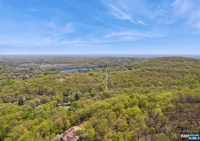 Homes for sale in Franklin Lakes, NJ | 912 Cherokee Ln, Franklin Lakes, NJ 07417 | MLS# 26011256