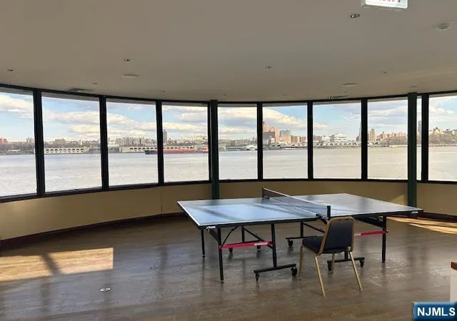 2nd image of 1055 River Rd, Edgewater, NJ 07020