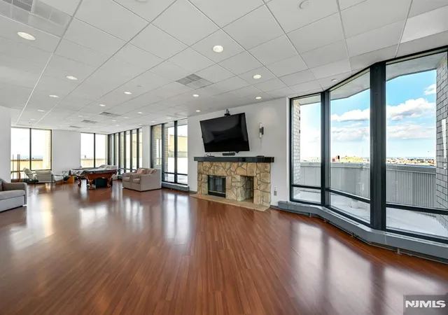 2nd image of 800 Palisade Ave, Fort Lee, NJ 07024