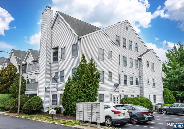 3rd image of 117 Quartz Ln, Paterson, NJ 07501 | MLS# 26011459