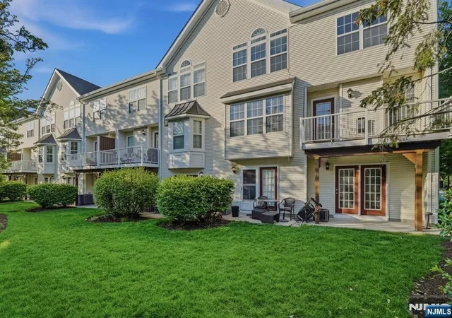 Homes for sale in Bayonne, NJ | 2 Marina Dr, Bayonne, NJ 07002