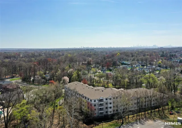Homes for sale in Paramus, NJ | 189 Forest Avenue, Paramus, NJ 07652 | Houzeo