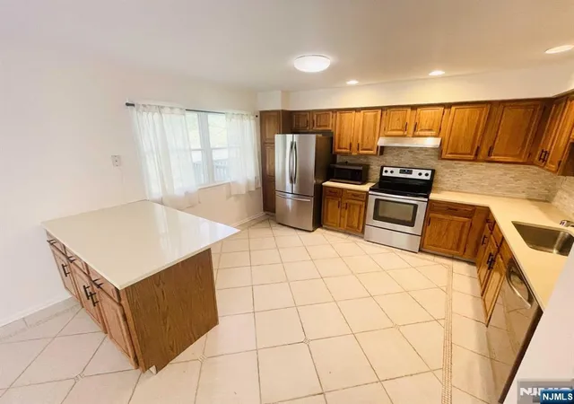 Homes for sale in Fair Lawn, NJ | 50 Beverly Ct, Fair Lawn, NJ 07410 | MLS# 26011735