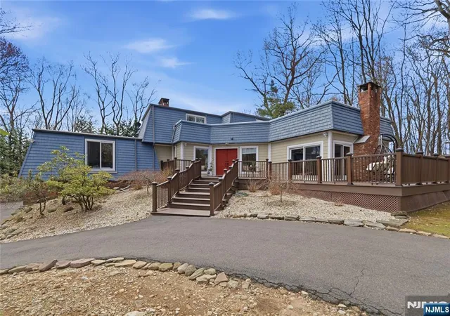 Homes for sale in Franklin Lakes, NJ | 947 Franklin Lake Rd, Franklin Lakes, NJ 07417 | MLS# 26011767