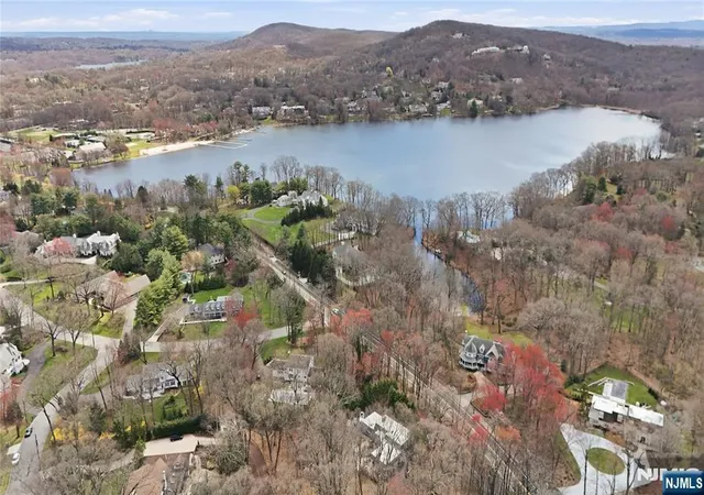 Homes for sale in Franklin Lakes, NJ | 947 Franklin Lake Rd, Franklin Lakes, NJ 07417 | MLS# 26011767